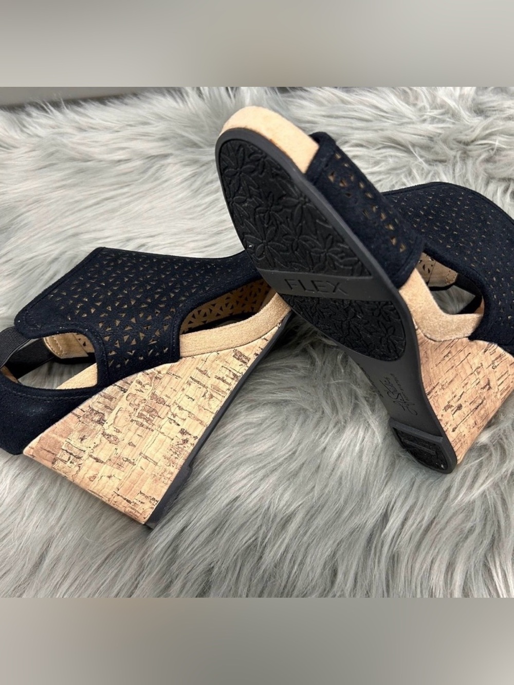 Life Stride Suede Wedge Heel Hinx 2-NWT-SZ 8